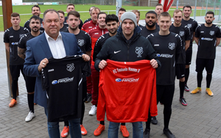 Fernco sponsert die zweite Herrenmannschaft des FCc Teutoniahausen